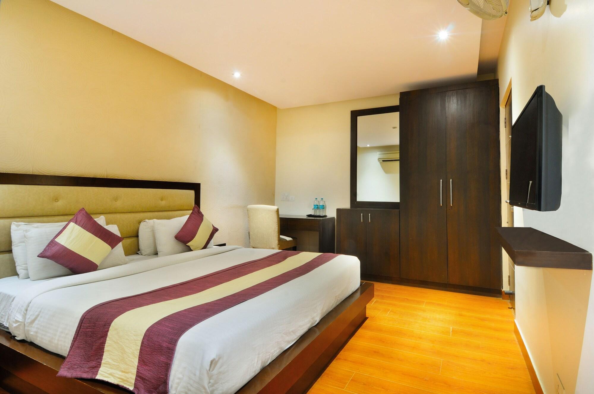 Hotel Aura @Airport New Delhi Exterior photo