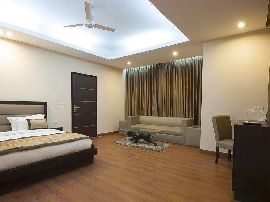 Hotel Aura @Airport New Delhi Exterior photo