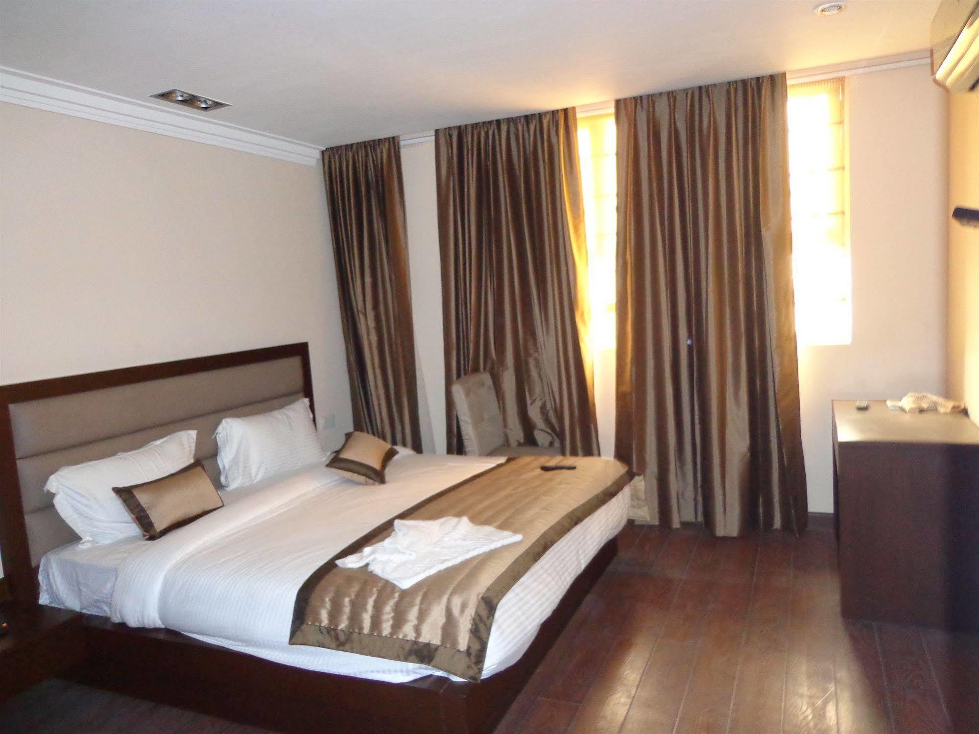 Hotel Aura @Airport New Delhi Exterior photo