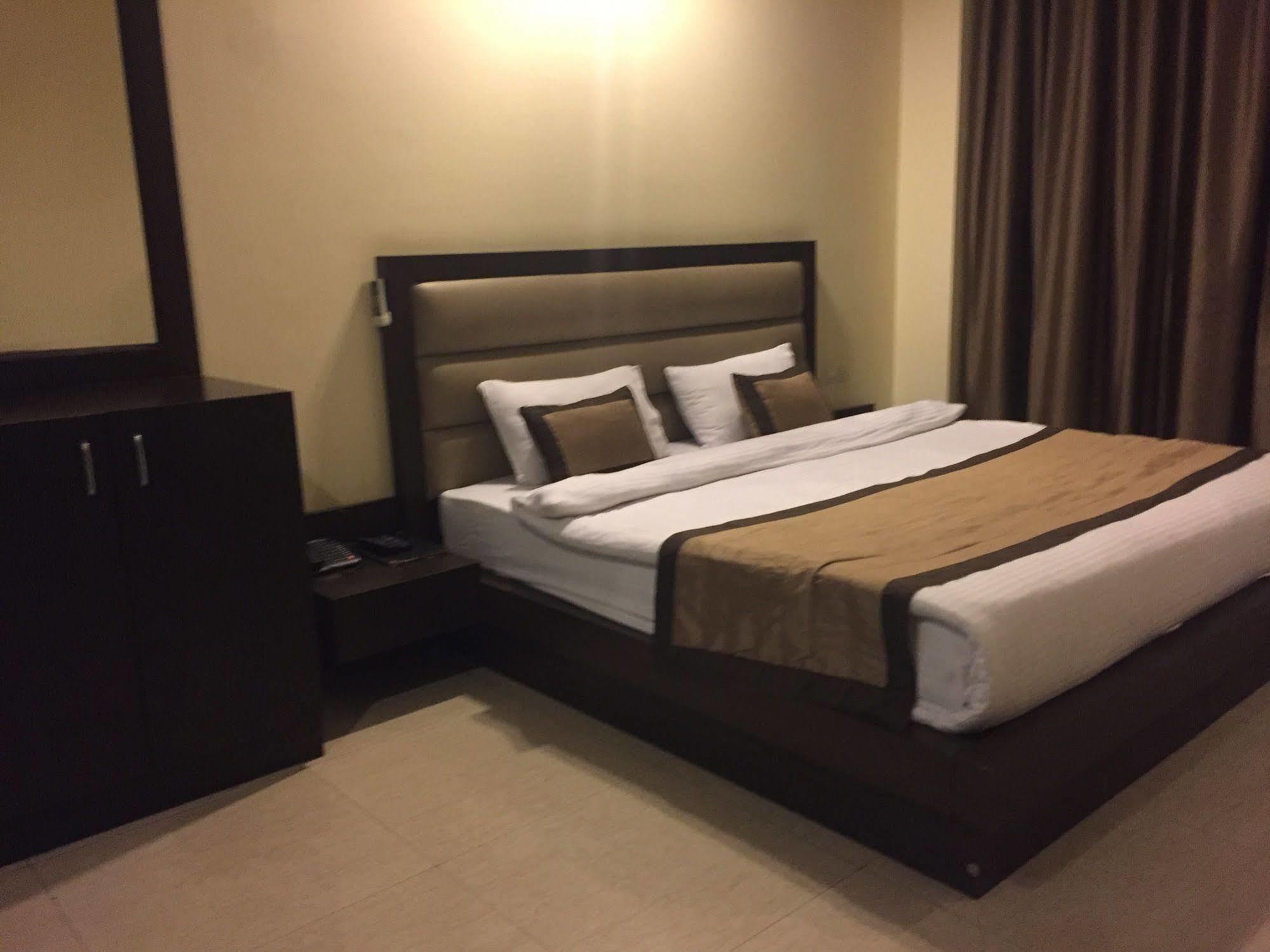 Hotel Aura @Airport New Delhi Exterior photo