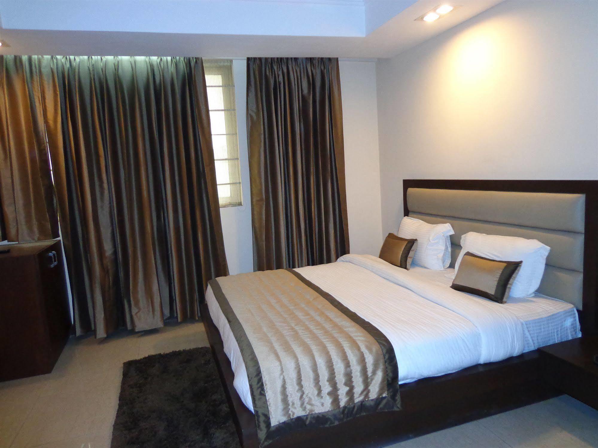 Hotel Aura @Airport New Delhi Exterior photo