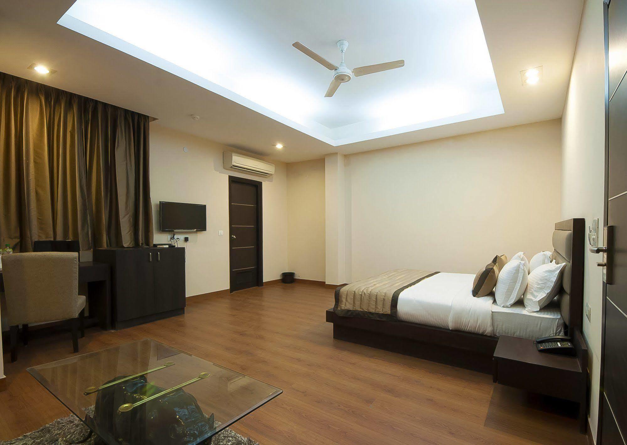 Hotel Aura @Airport New Delhi Exterior photo