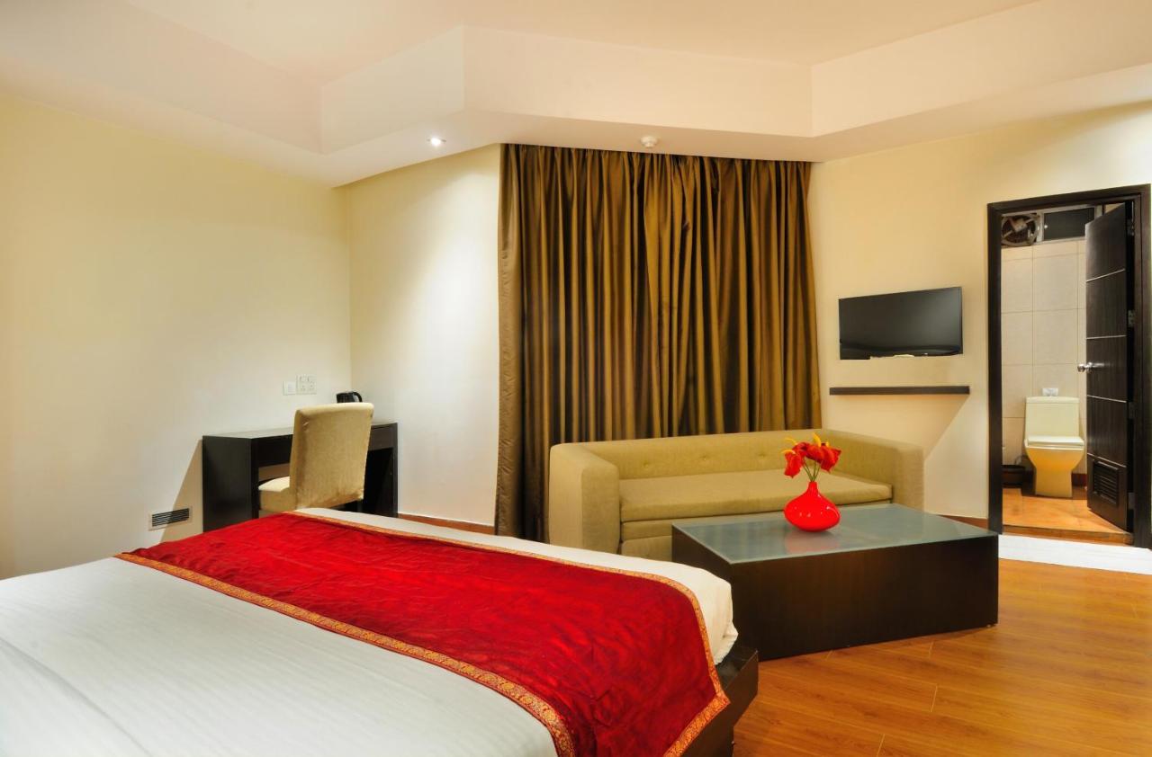 Hotel Aura @Airport New Delhi Exterior photo