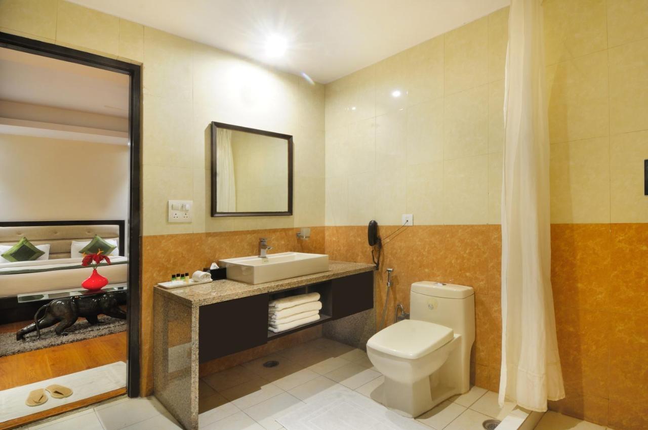 Hotel Aura @Airport New Delhi Exterior photo